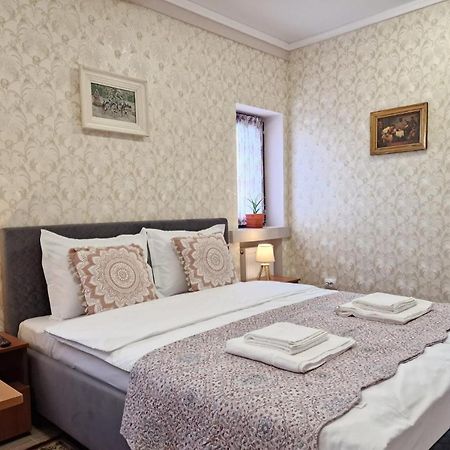 Laroka House Arty And Cosy Studio Universitate Center Bukarest Exteriör bild