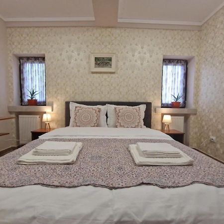 Laroka House Arty And Cosy Studio Universitate Center Bukarest Exteriör bild