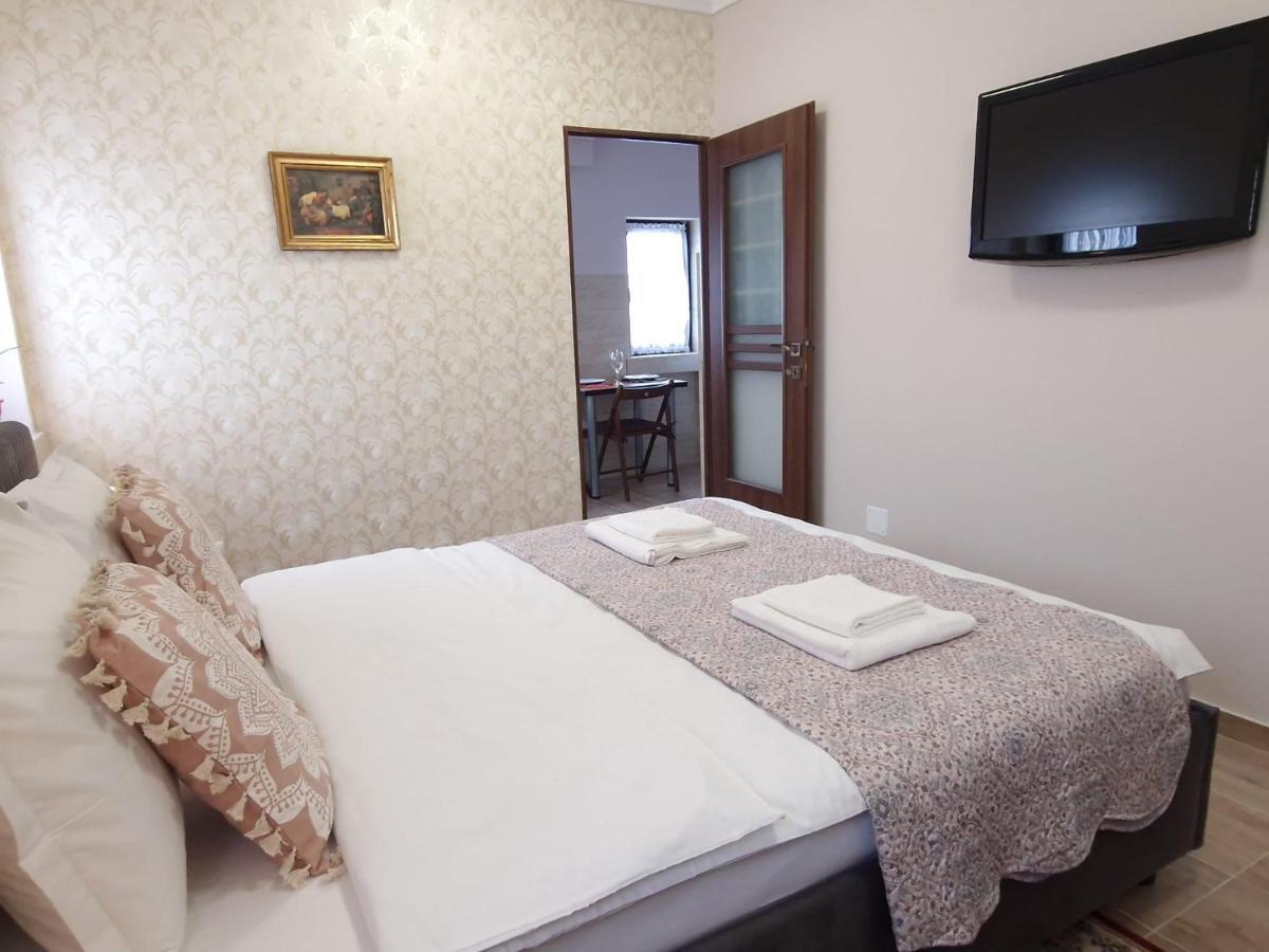 Laroka House Arty And Cosy Studio Universitate Center Bukarest Exteriör bild
