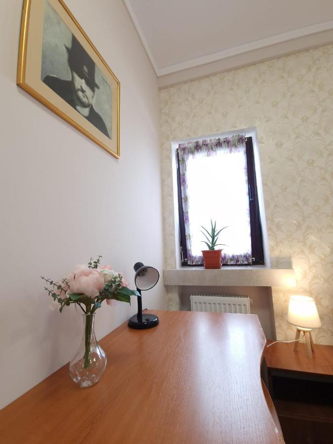 Laroka House Arty And Cosy Studio Universitate Center Bukarest Exteriör bild