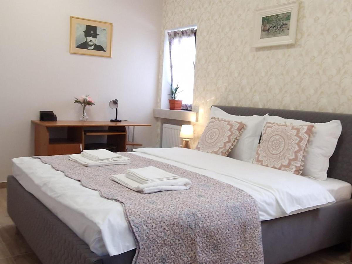 Laroka House Arty And Cosy Studio Universitate Center Bukarest Exteriör bild