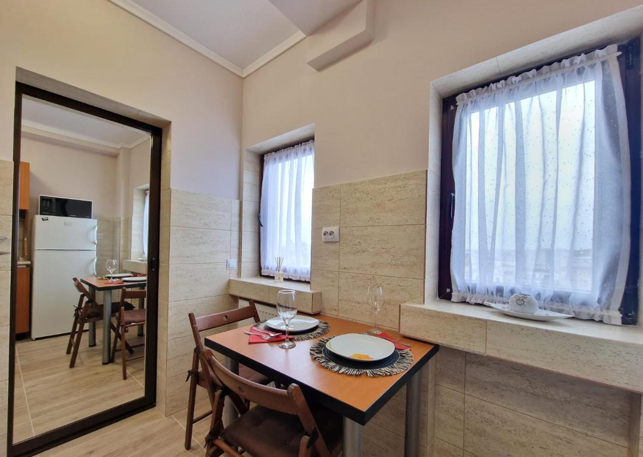Laroka House Arty And Cosy Studio Universitate Center Bukarest Exteriör bild